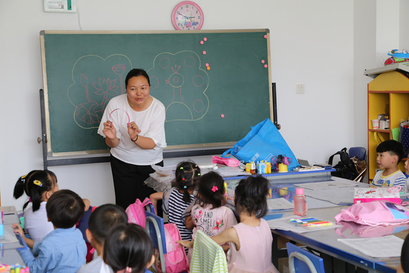 老师悉心授课.jpg