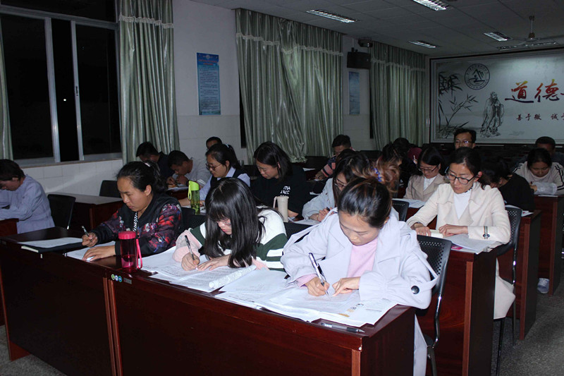 2.签订师德承诺书_副本.jpg 2.签订师德承诺书_副本.jpg
