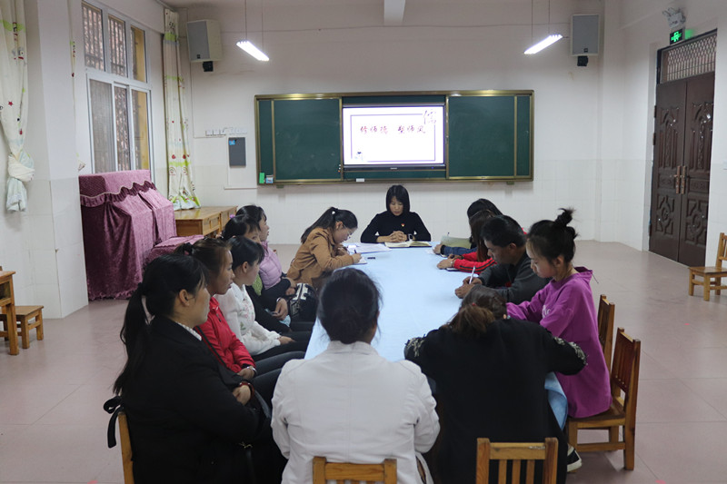 4.组织开展师德师风学习_副本.jpg 4.组织开展师德师风学习_副本.jpg