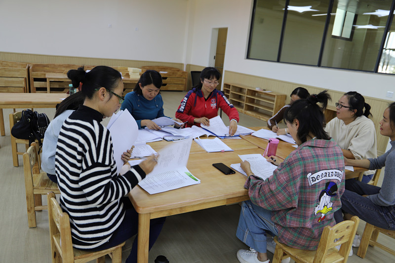 研讨反思促成长.jpg