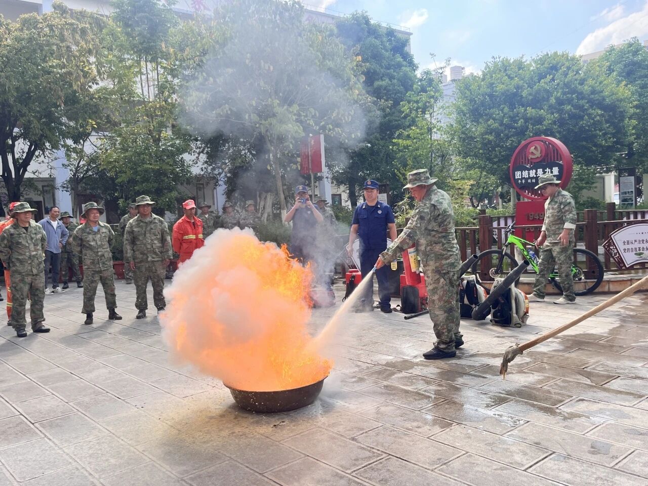 办好民生实事 筑牢安全防线 龙泉街道兴文...