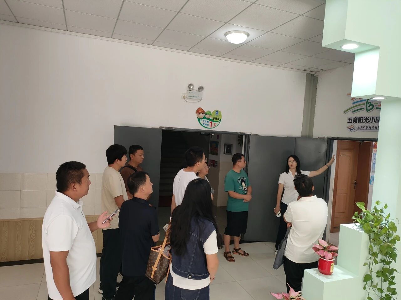 01.jpg 01.jpg