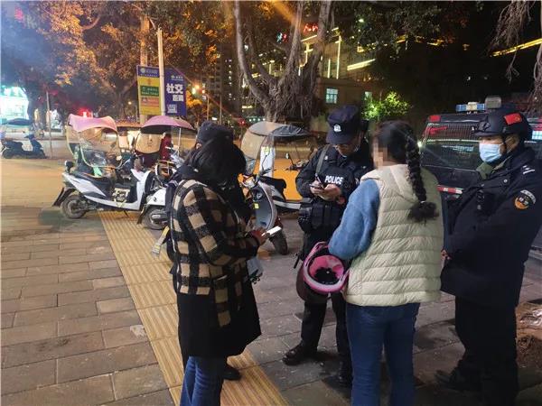 顽童点餐引纠纷 警方两小时化解.jpg 顽童点餐引纠纷 警方两小时化解.jpg