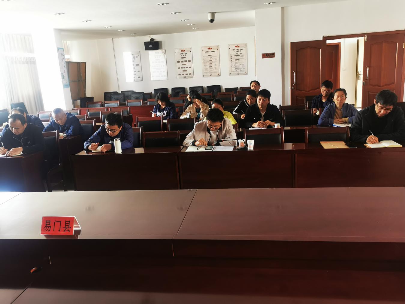 全省产业帮扶视频会2.jpg 全省产业帮扶视频会2.jpg